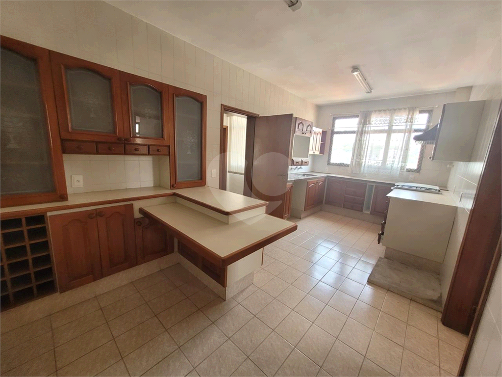 Apartamento para alugar com 3 quartos, 250m² - Foto 23