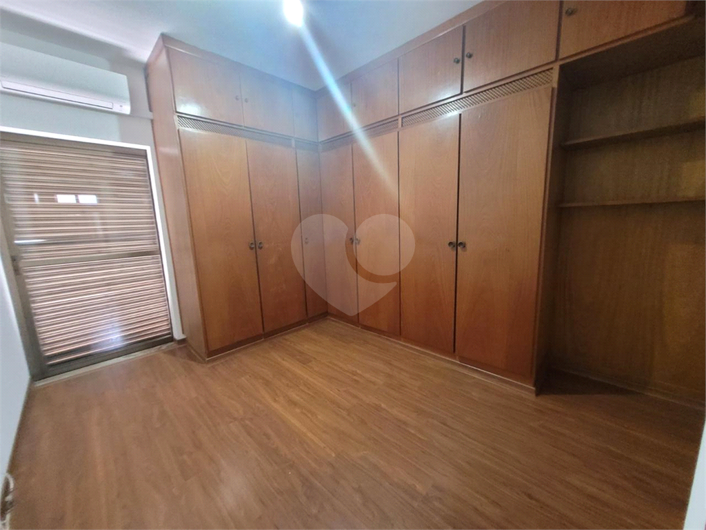 Apartamento para alugar com 3 quartos, 250m² - Foto 12
