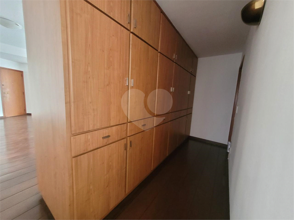Apartamento para alugar com 3 quartos, 250m² - Foto 5