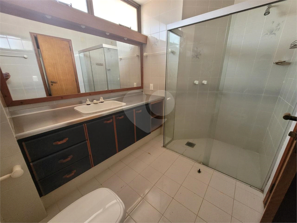 Apartamento para alugar com 3 quartos, 250m² - Foto 9