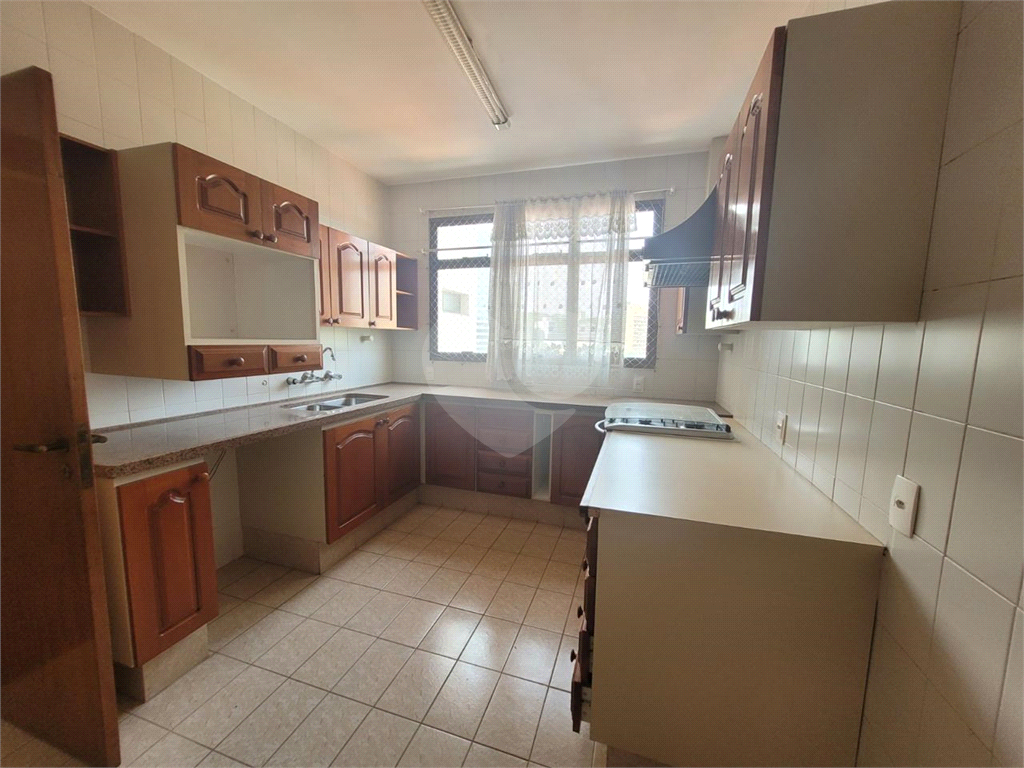 Apartamento para alugar com 3 quartos, 250m² - Foto 20