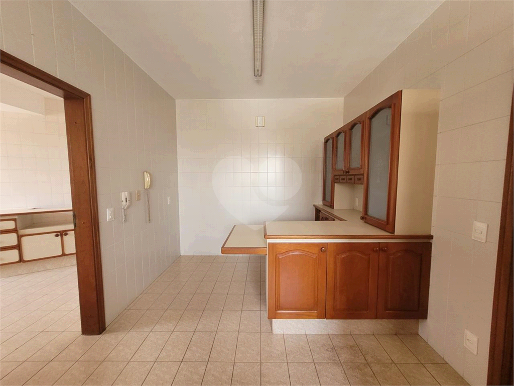 Apartamento para alugar com 3 quartos, 250m² - Foto 21