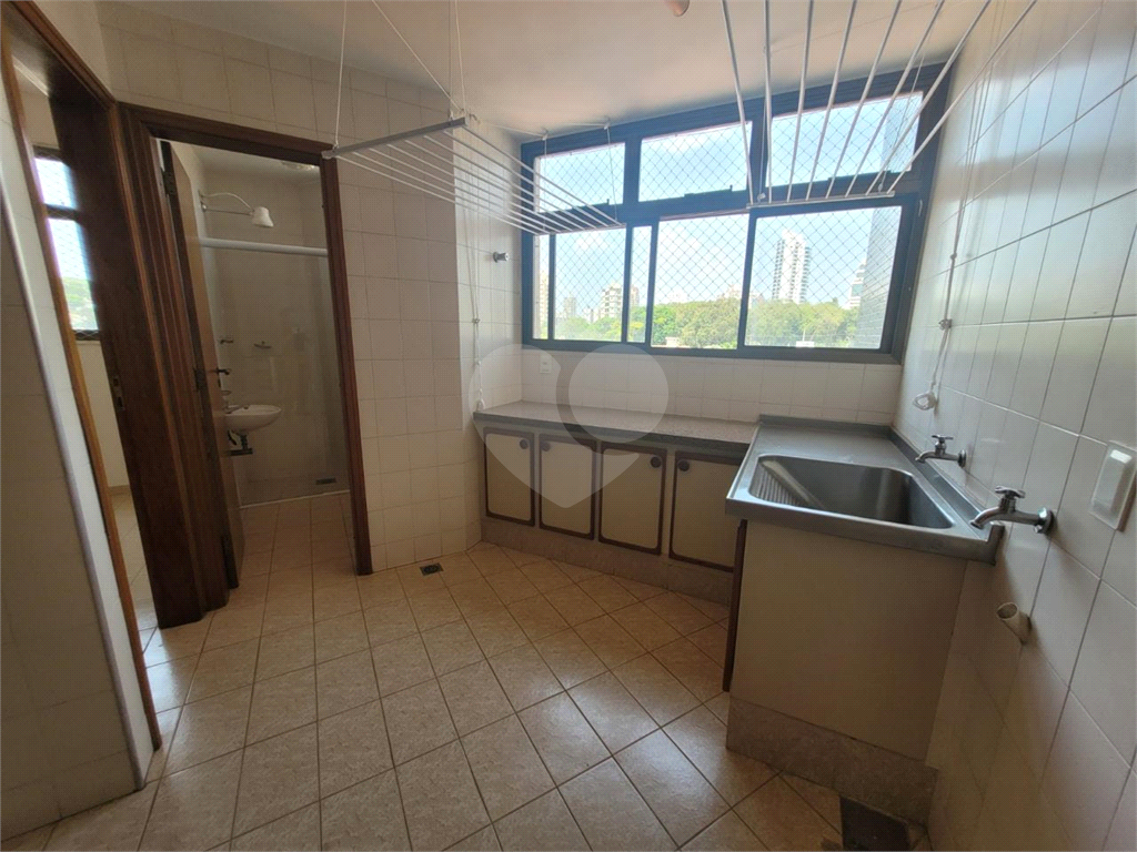 Apartamento para alugar com 3 quartos, 250m² - Foto 19