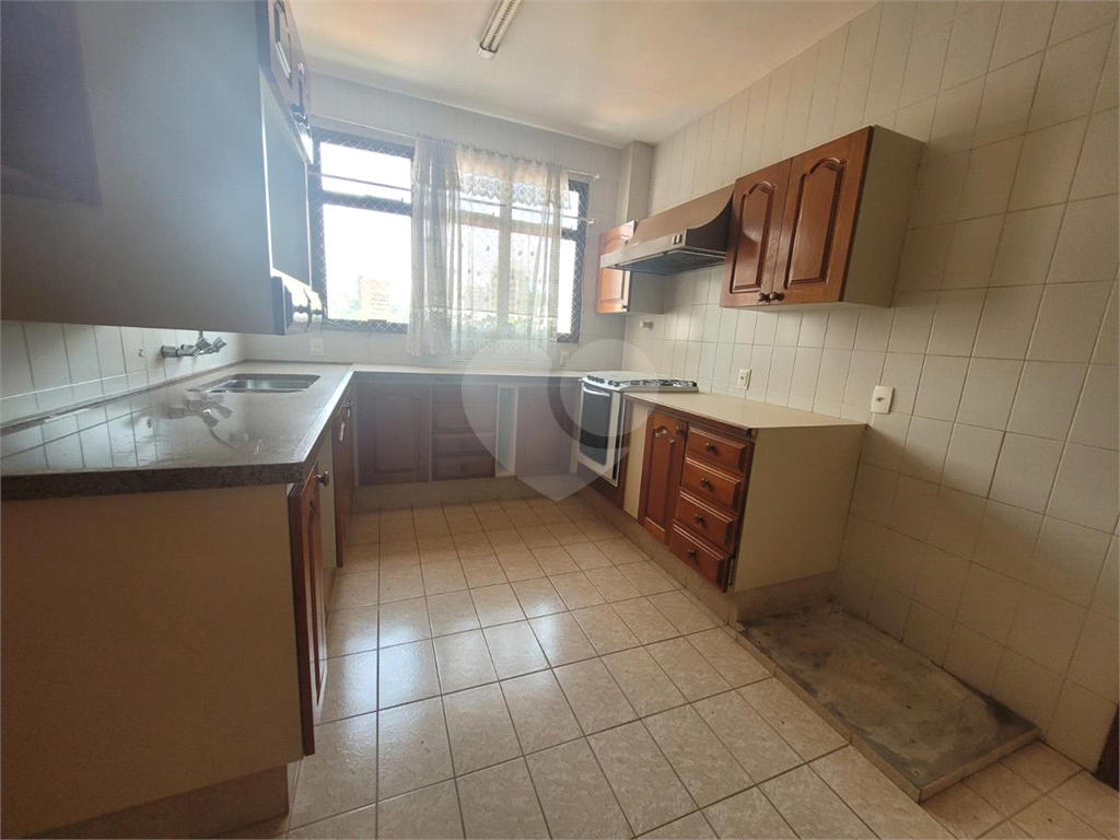Apartamento para alugar com 3 quartos, 250m² - Foto 22