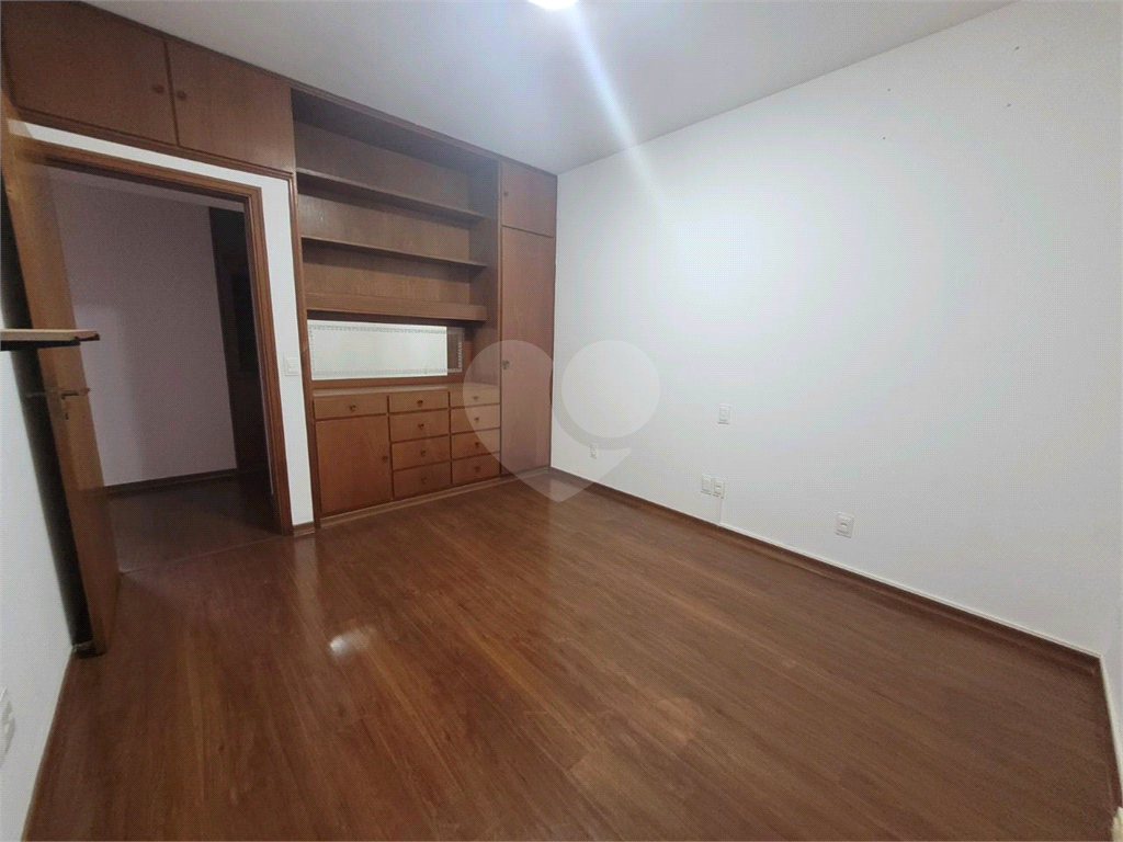 Apartamento para alugar com 3 quartos, 250m² - Foto 13