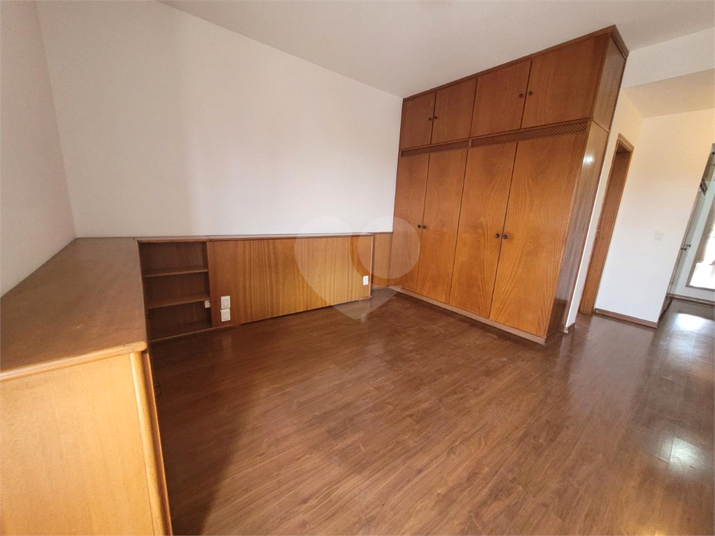 Apartamento para alugar com 3 quartos, 250m² - Foto 11