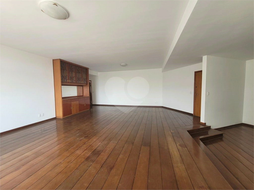 Apartamento para alugar com 3 quartos, 250m² - Foto 4