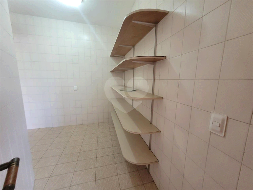 Apartamento para alugar com 3 quartos, 250m² - Foto 14