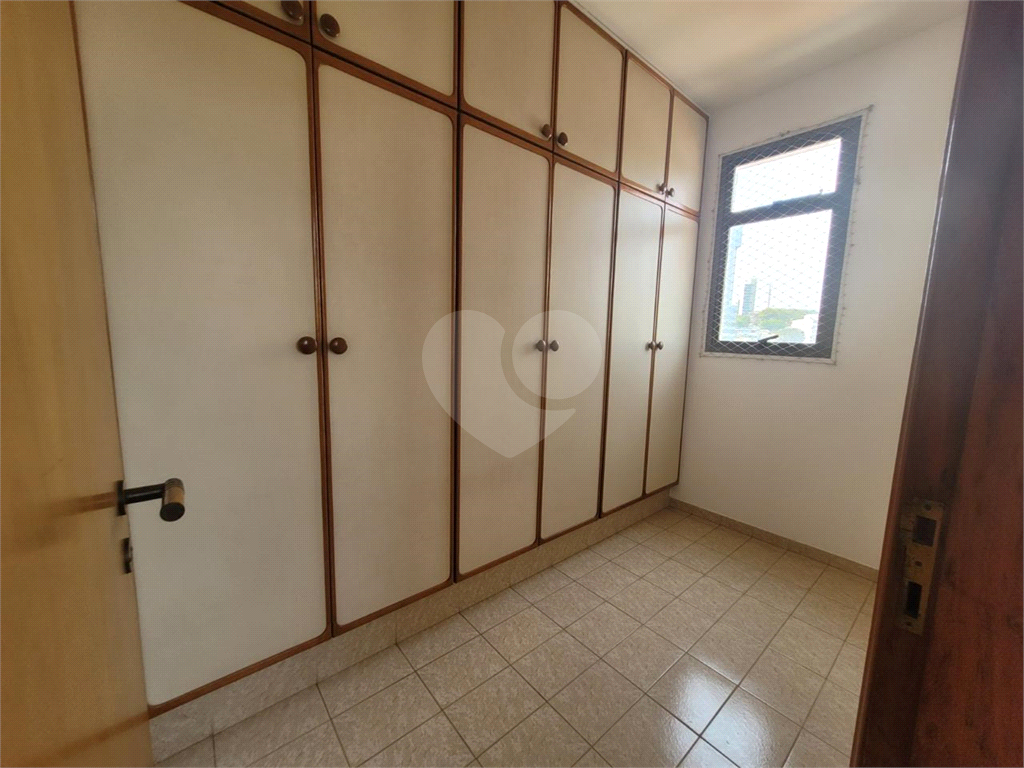 Apartamento para alugar com 3 quartos, 250m² - Foto 17