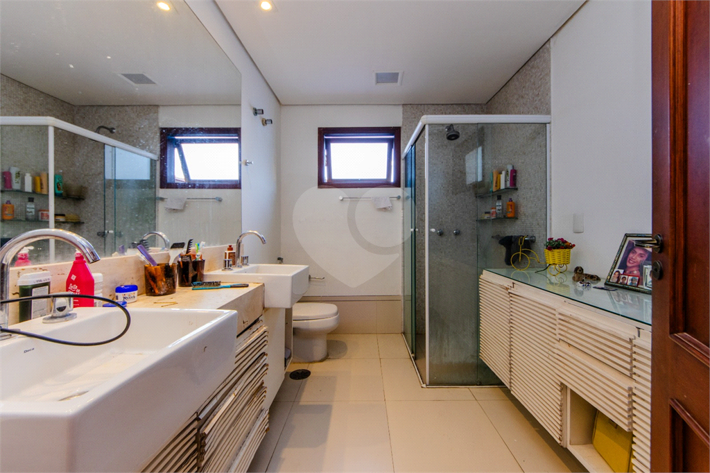 Casa de Alto Padrão à Venda Próximo ao Horto Florestal – 4 Dormitórios, 3 Suítes e Jacuzzi