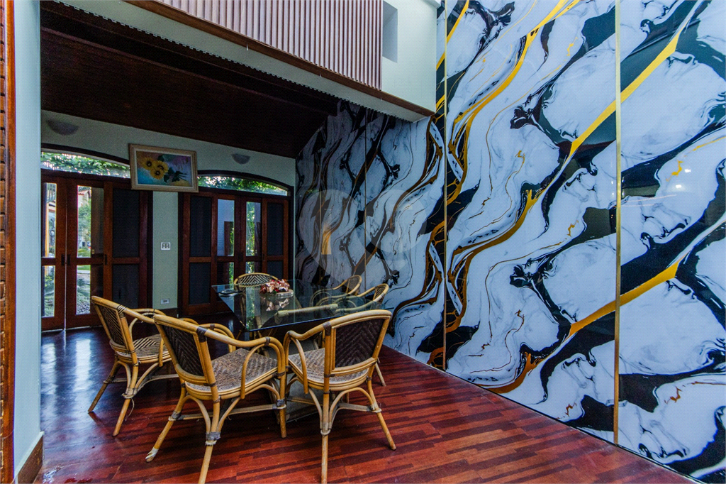 Casa de Alto Padrão à Venda Próximo ao Horto Florestal – 4 Dormitórios, 3 Suítes e Jacuzzi