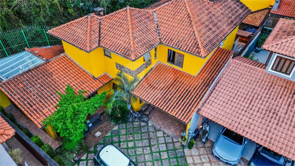 Casa de Alto Padrão à Venda Próximo ao Horto Florestal – 4 Dormitórios, 3 Suítes e Jacuzzi