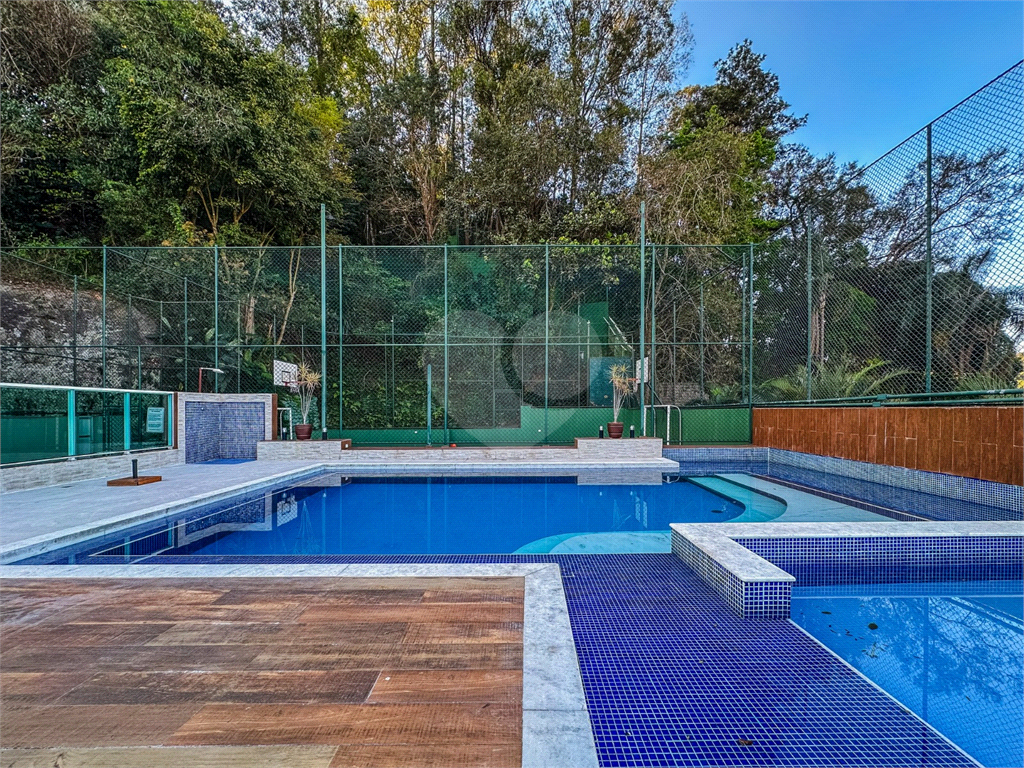 Casa de Alto Padrão à Venda Próximo ao Horto Florestal – 4 Dormitórios, 3 Suítes e Jacuzzi