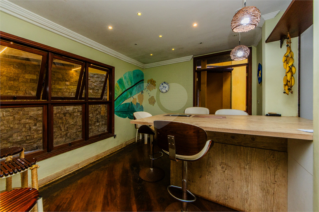 Casa de Alto Padrão à Venda Próximo ao Horto Florestal – 4 Dormitórios, 3 Suítes e Jacuzzi