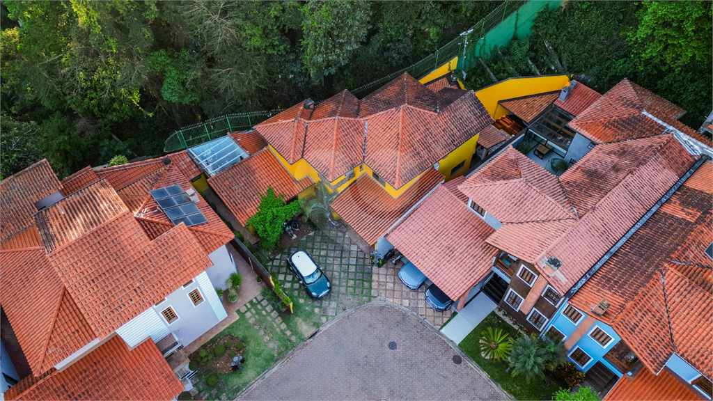 Casa de Alto Padrão à Venda Próximo ao Horto Florestal – 4 Dormitórios, 3 Suítes e Jacuzzi