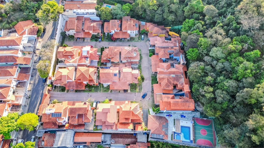 Casa de Alto Padrão à Venda Próximo ao Horto Florestal – 4 Dormitórios, 3 Suítes e Jacuzzi