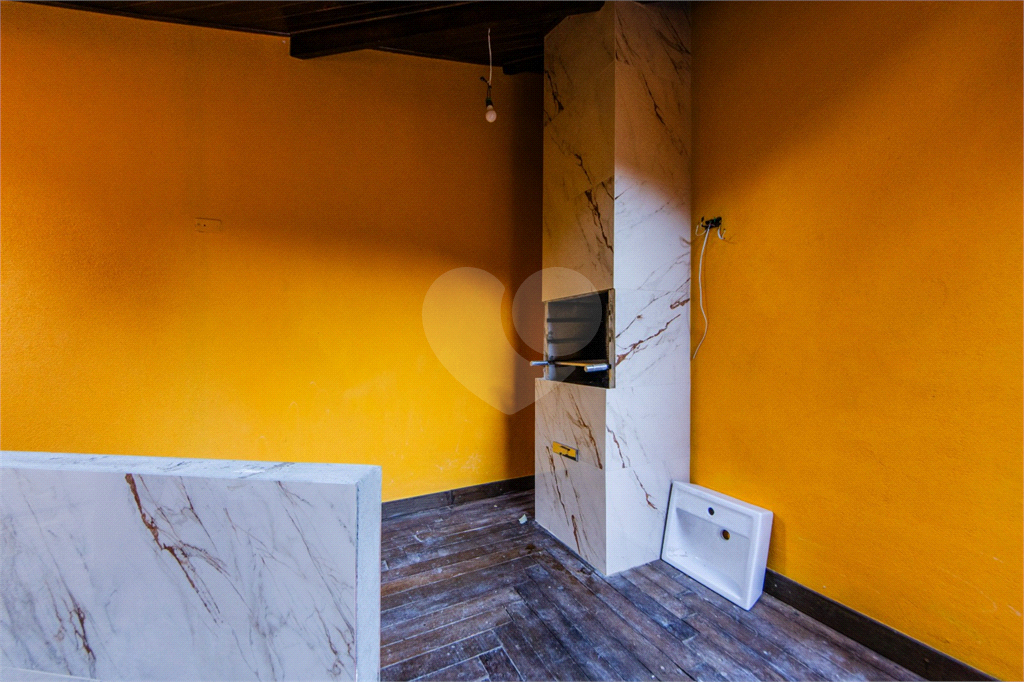 Casa de Alto Padrão à Venda Próximo ao Horto Florestal – 4 Dormitórios, 3 Suítes e Jacuzzi