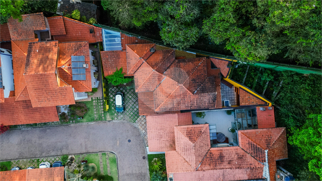 Casa de Alto Padrão à Venda Próximo ao Horto Florestal – 4 Dormitórios, 3 Suítes e Jacuzzi