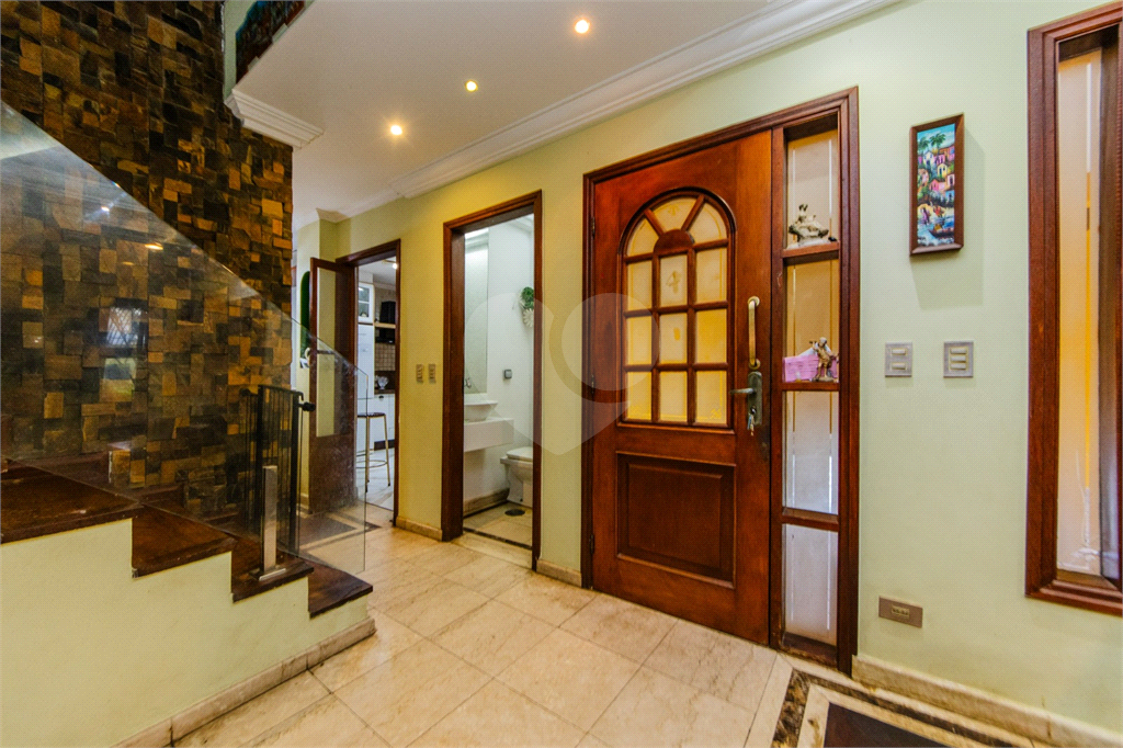 Casa de Alto Padrão à Venda Próximo ao Horto Florestal – 4 Dormitórios, 3 Suítes e Jacuzzi