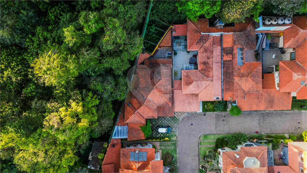 Casa de Alto Padrão à Venda Próximo ao Horto Florestal – 4 Dormitórios, 3 Suítes e Jacuzzi