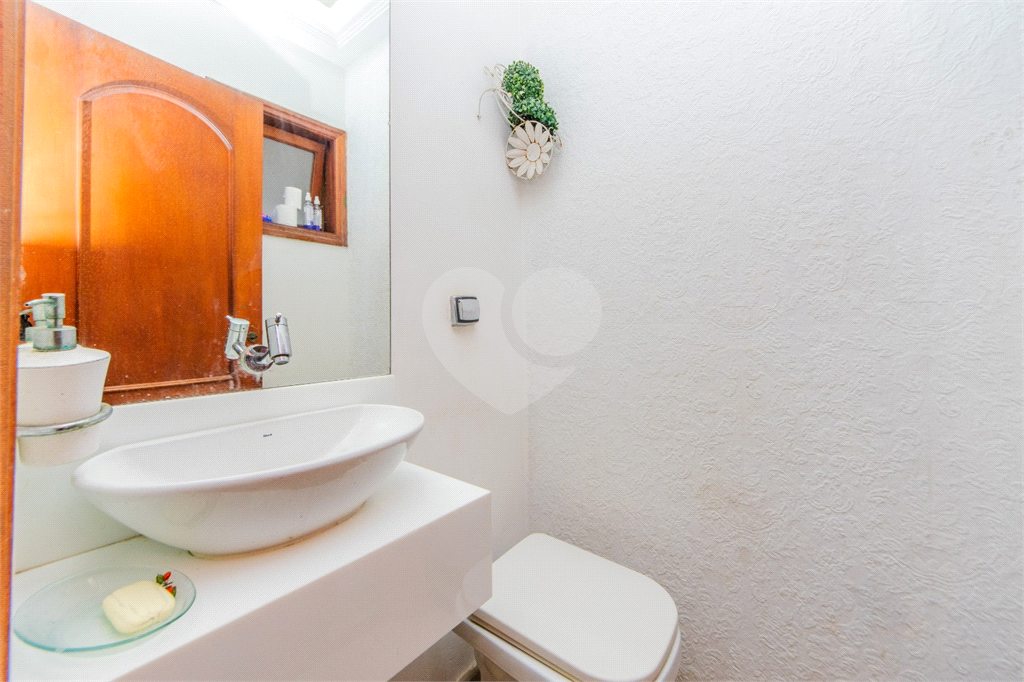 Casa de Alto Padrão à Venda Próximo ao Horto Florestal – 4 Dormitórios, 3 Suítes e Jacuzzi