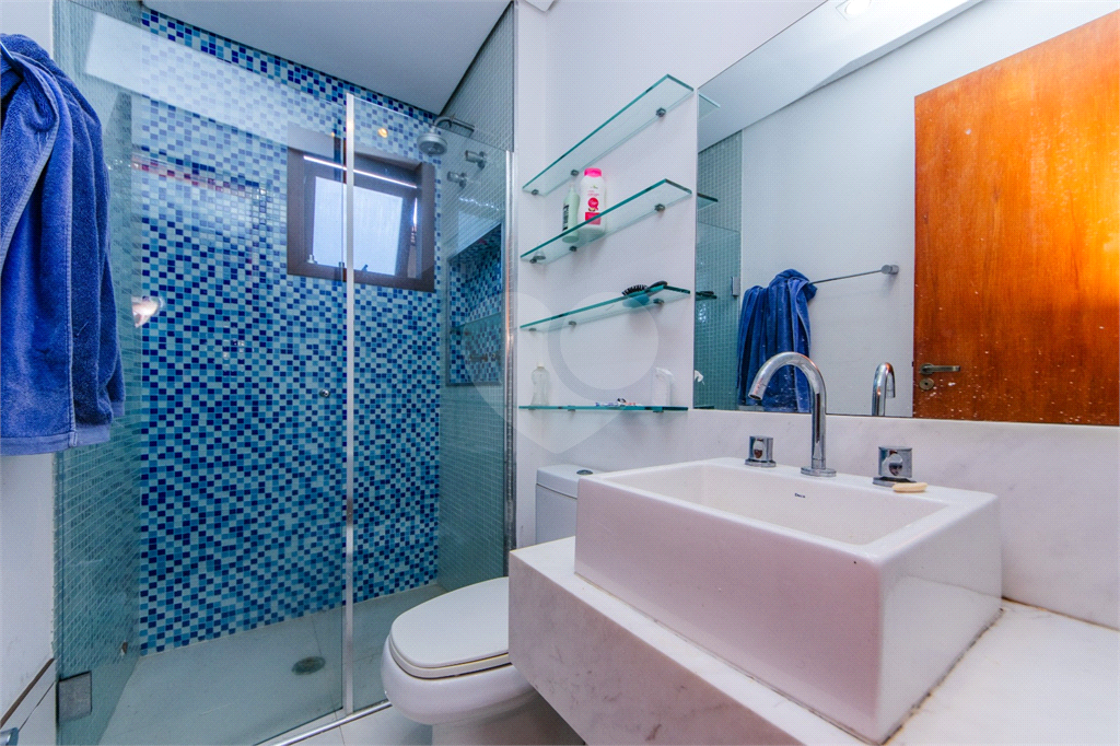 Casa de Alto Padrão à Venda Próximo ao Horto Florestal – 4 Dormitórios, 3 Suítes e Jacuzzi
