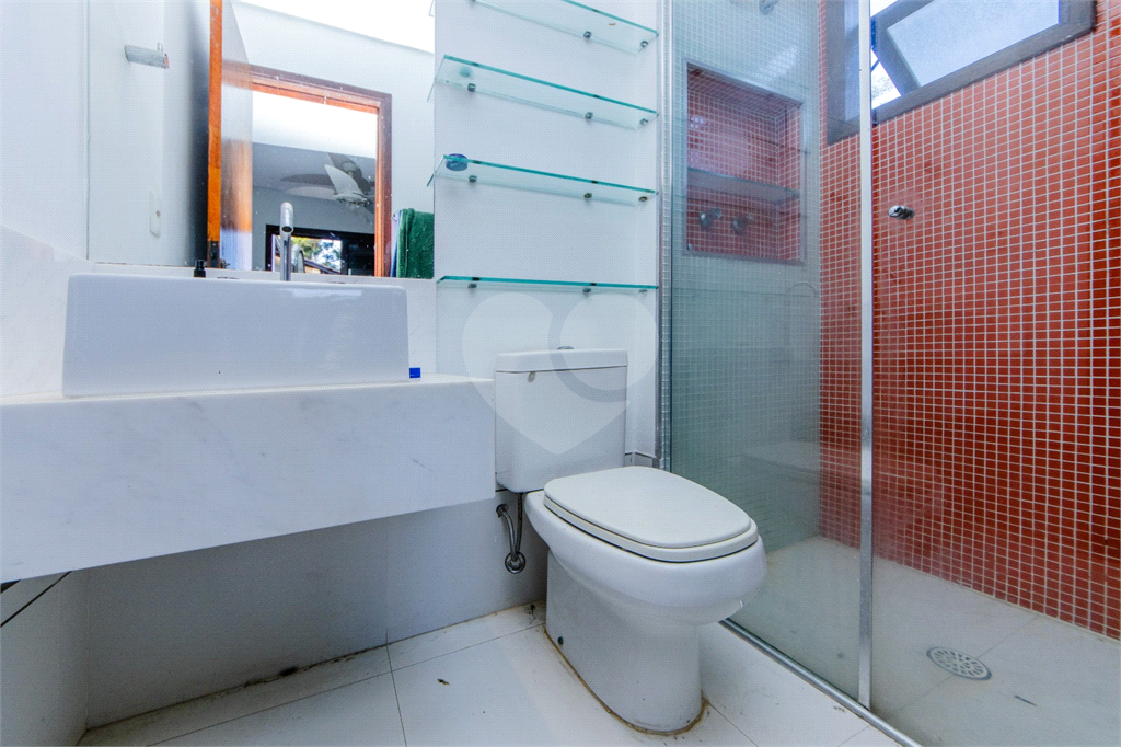 Casa de Alto Padrão à Venda Próximo ao Horto Florestal – 4 Dormitórios, 3 Suítes e Jacuzzi