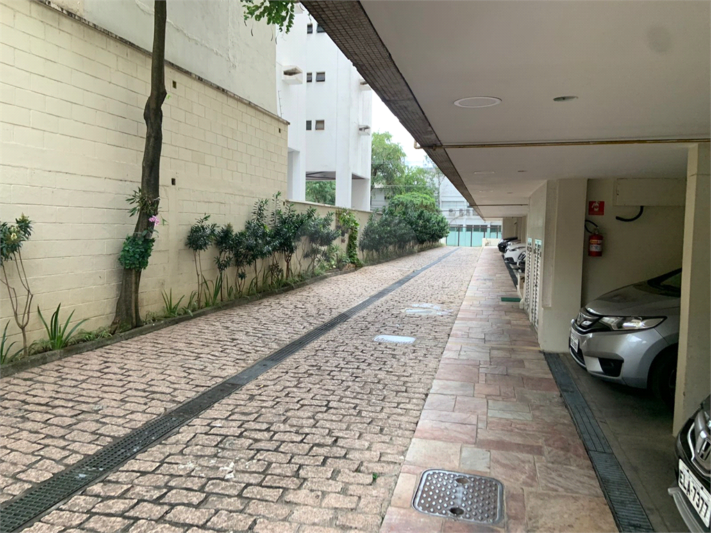 APARTAMENTO em PINHEIROS