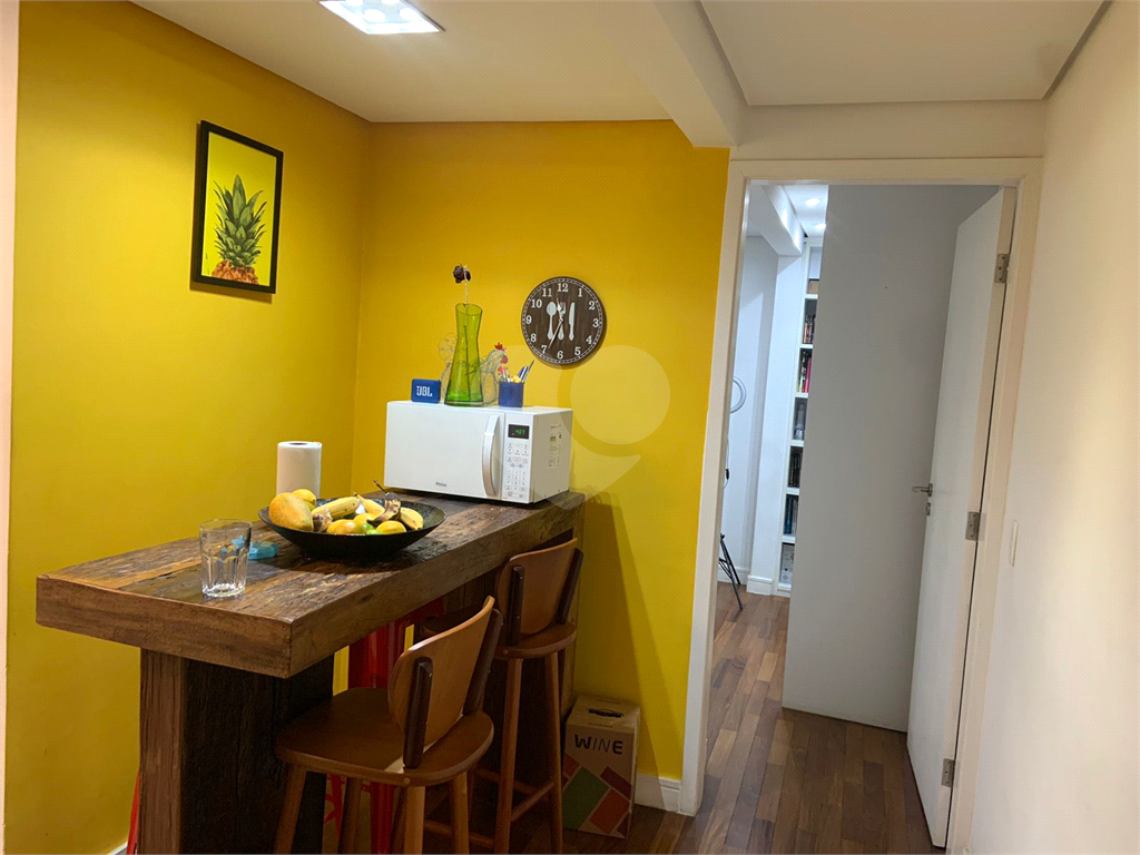 APARTAMENTO em PINHEIROS