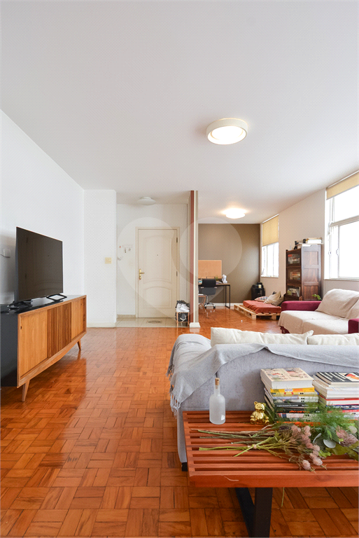 Apartamento de 180 m² em ótima localização na Rua Baronesa de Itú em Higienópolis
