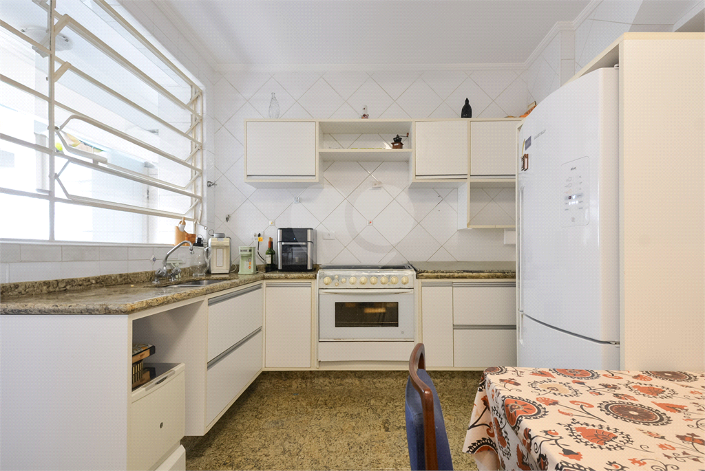 Apartamento de 180 m² em ótima localização na Rua Baronesa de Itú em Higienópolis