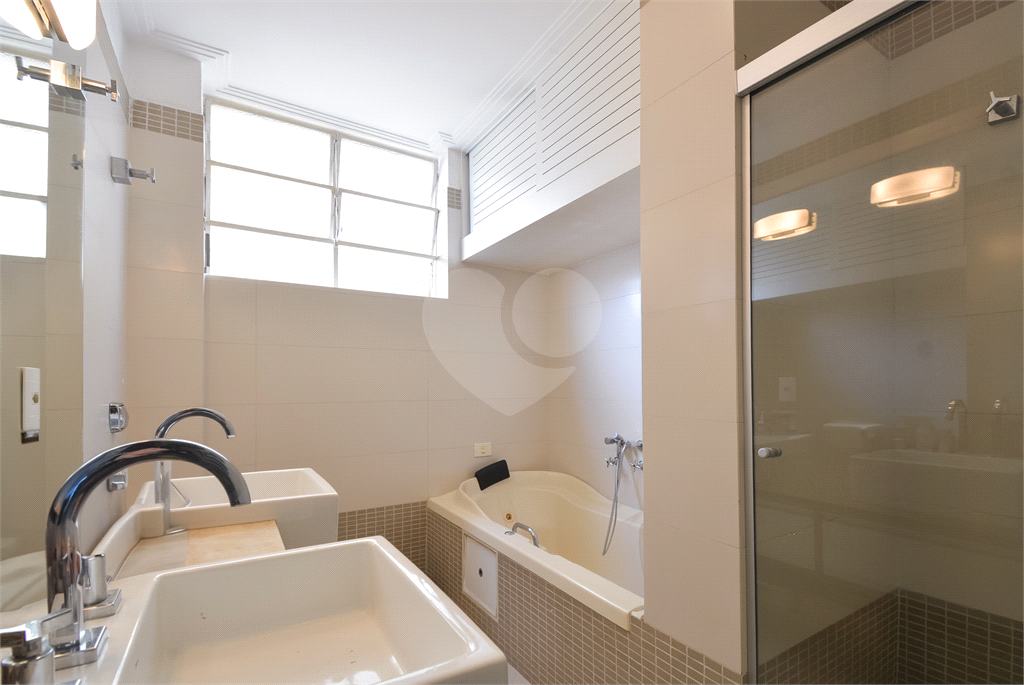 Apartamento de 180 m² em ótima localização na Rua Baronesa de Itú em Higienópolis