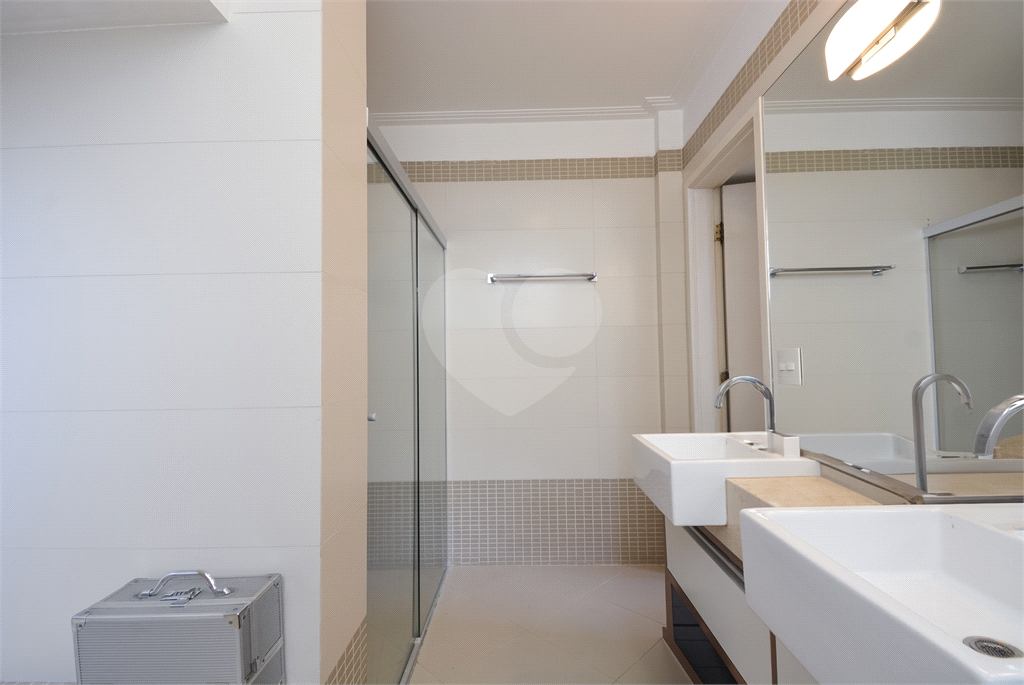 Apartamento de 180 m² em ótima localização na Rua Baronesa de Itú em Higienópolis