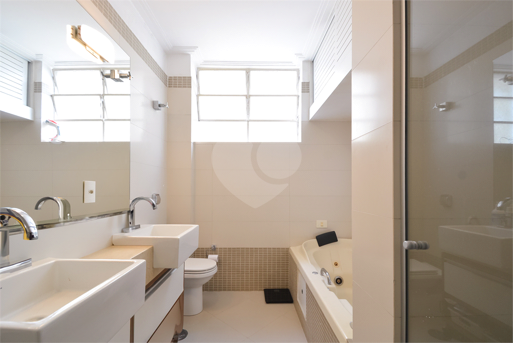 Apartamento de 180 m² em ótima localização na Rua Baronesa de Itú em Higienópolis