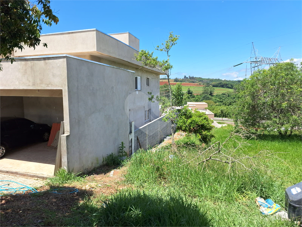 Casa de Condomínio à venda com 4 quartos, 250m² - Foto 2