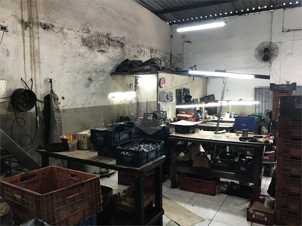 Prédio Comercial de esquina, na Avenida Nossa Senhora da Concórdia, Tremembé!!