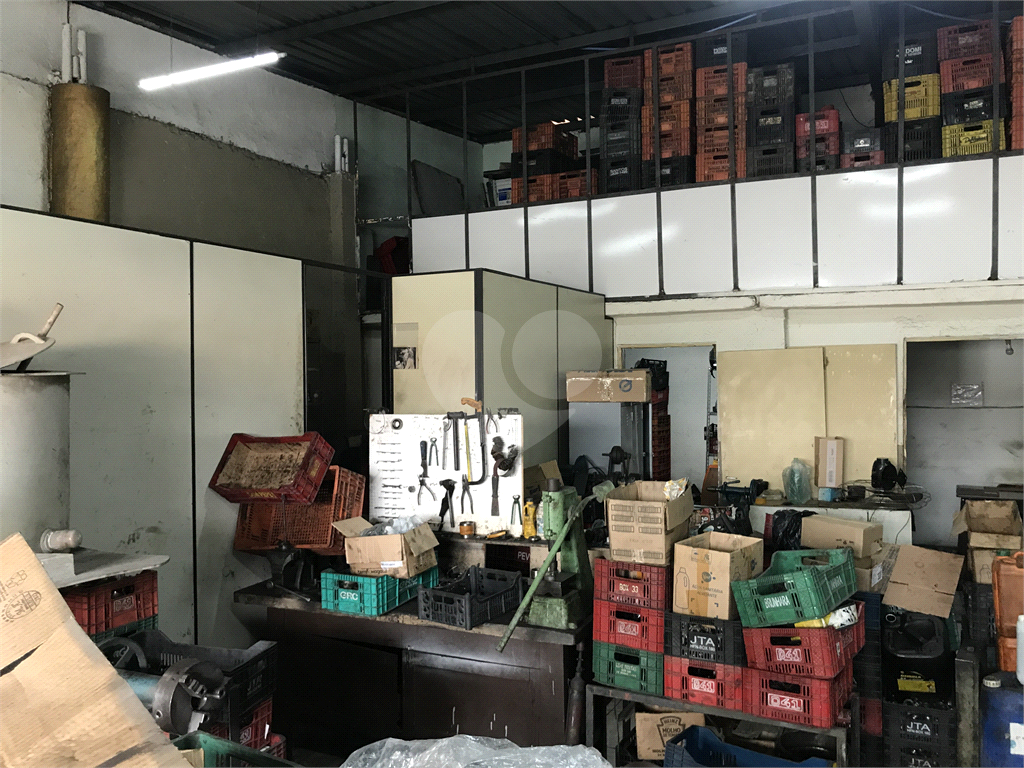 Prédio Comercial de esquina, na Avenida Nossa Senhora da Concórdia, Tremembé!!