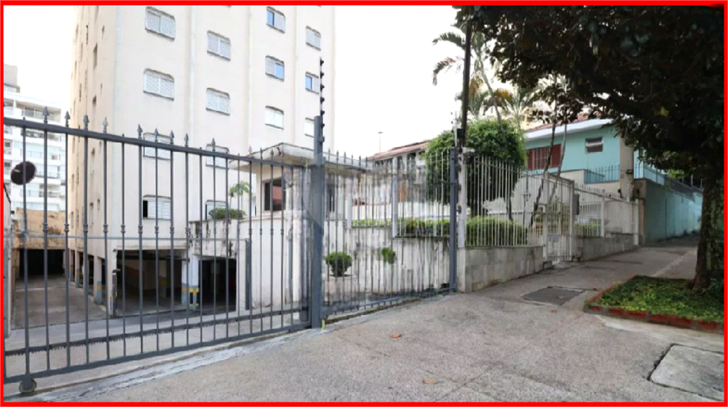 APARTAMENTO em ALTO DA LAPA