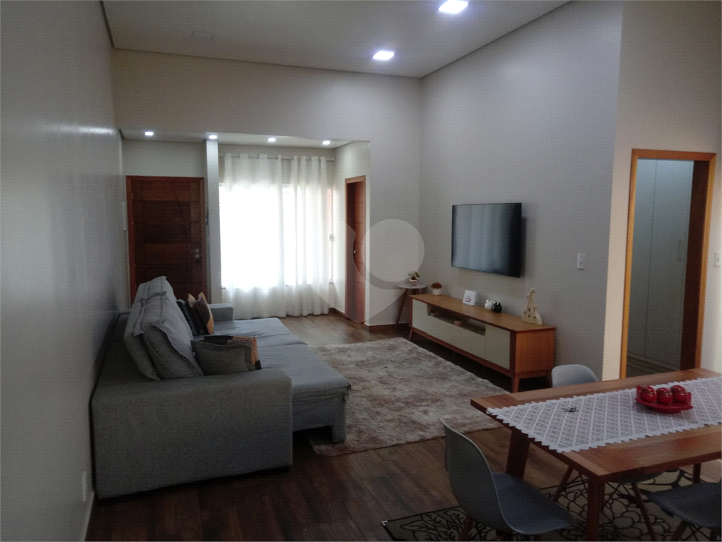 Casa Térrea em Atibaia com 2 suites. 