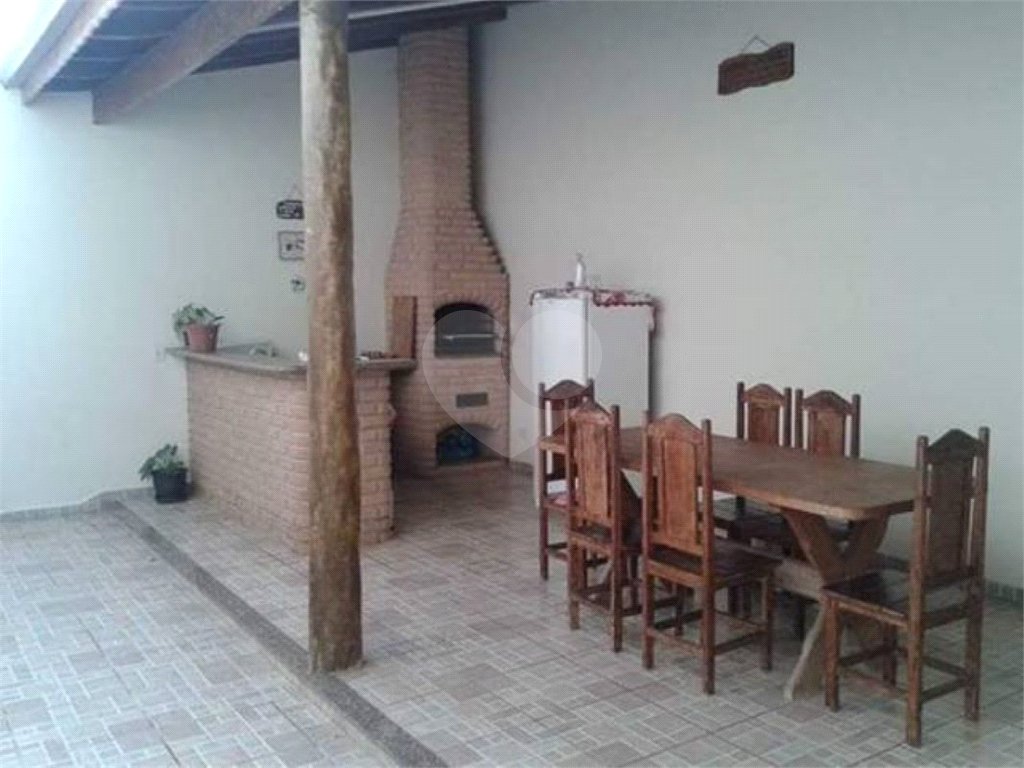 Casa à venda com 3 quartos, 175m² - Foto 1