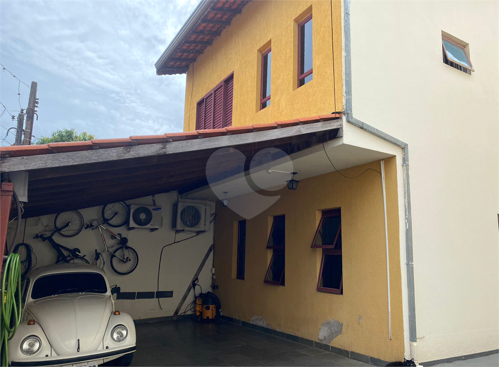 Casa à venda com 3 quartos, 250m² - Foto 1