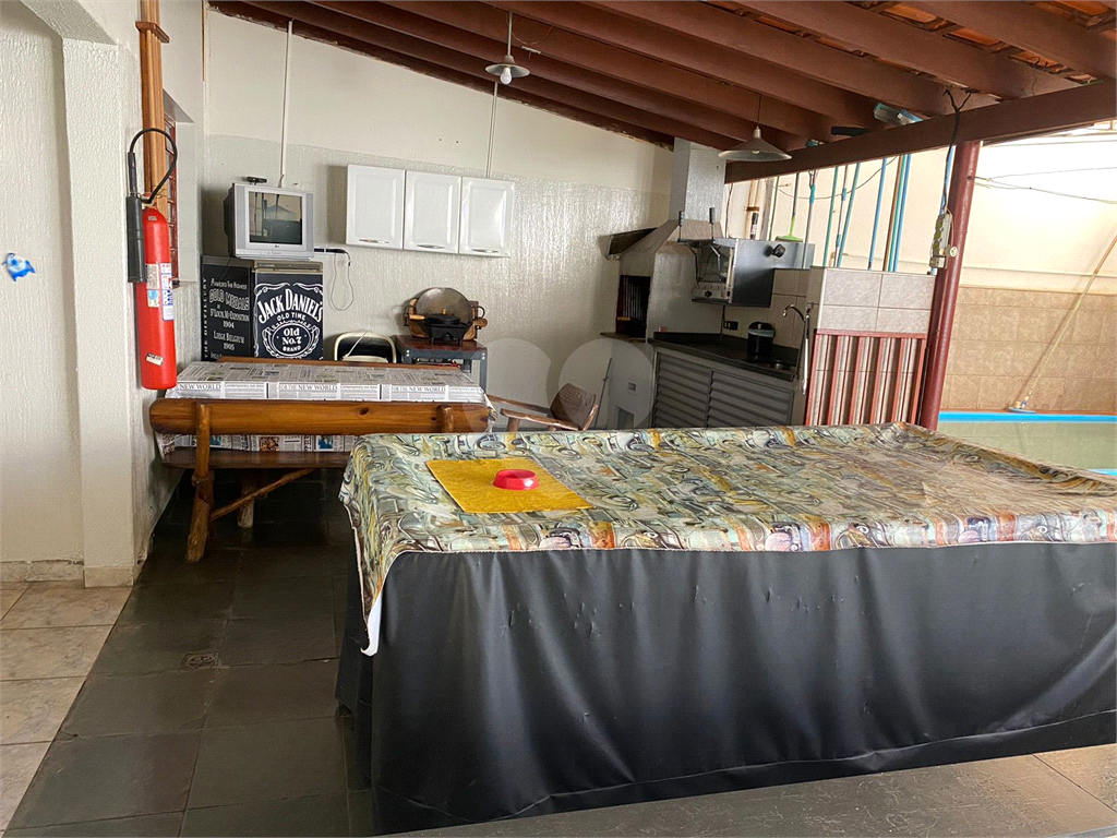 Casa à venda com 3 quartos, 250m² - Foto 2