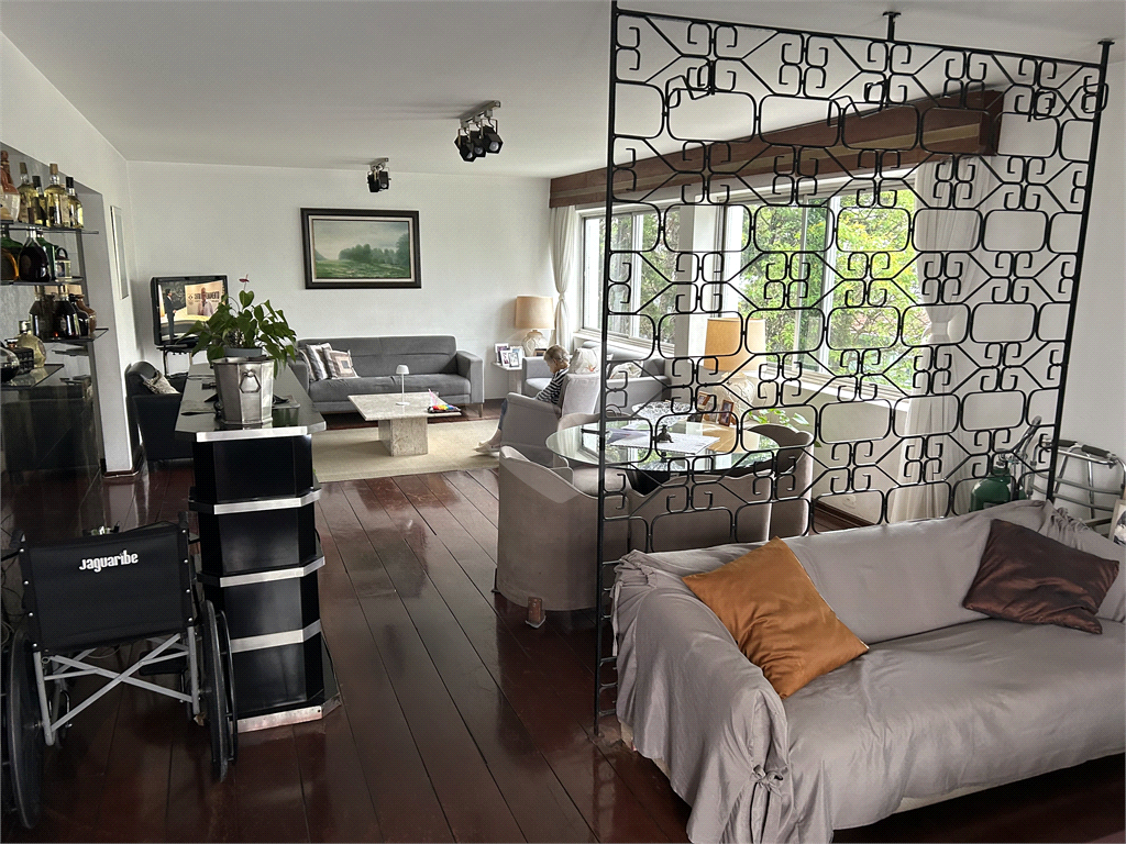 APARTAMENTO 182 M2  3 DORMITÓRIOS À VENDA VILA NOVA CONCEIÇÃO