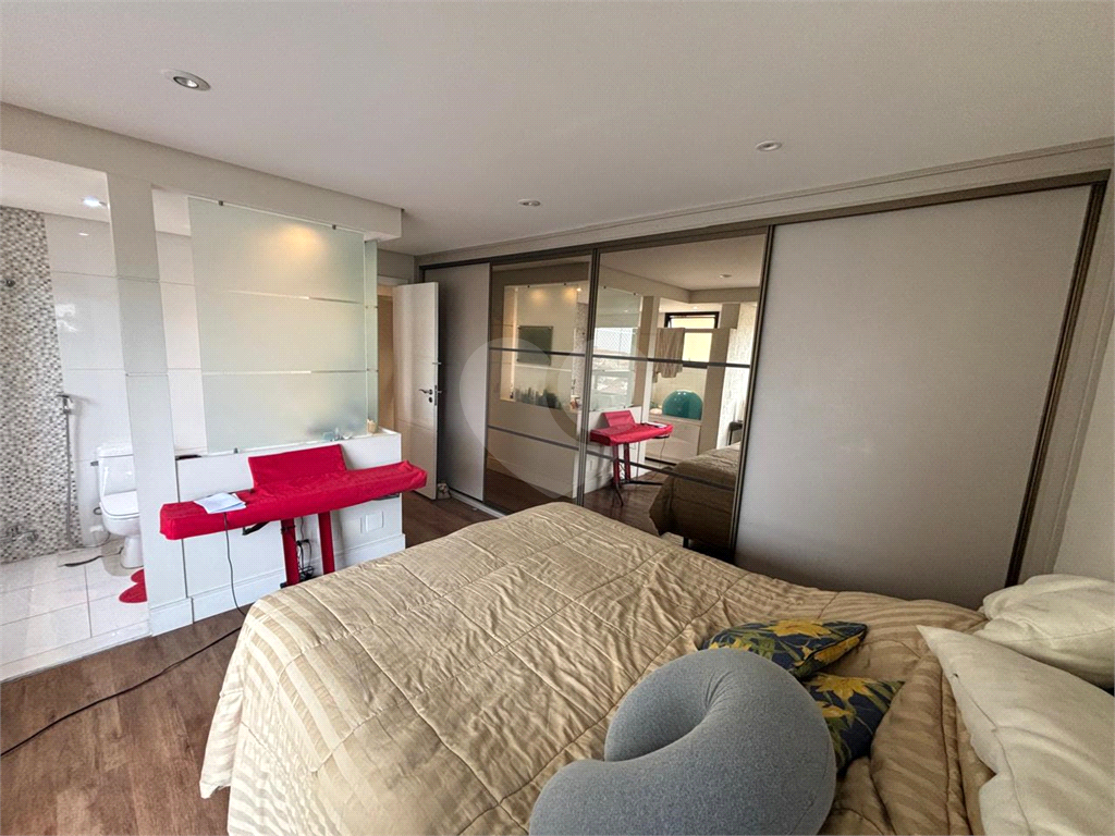  Amplo Apartamento todo reformado na Região de Santa Terezinha, com 143 metros de área útil,3 quarto