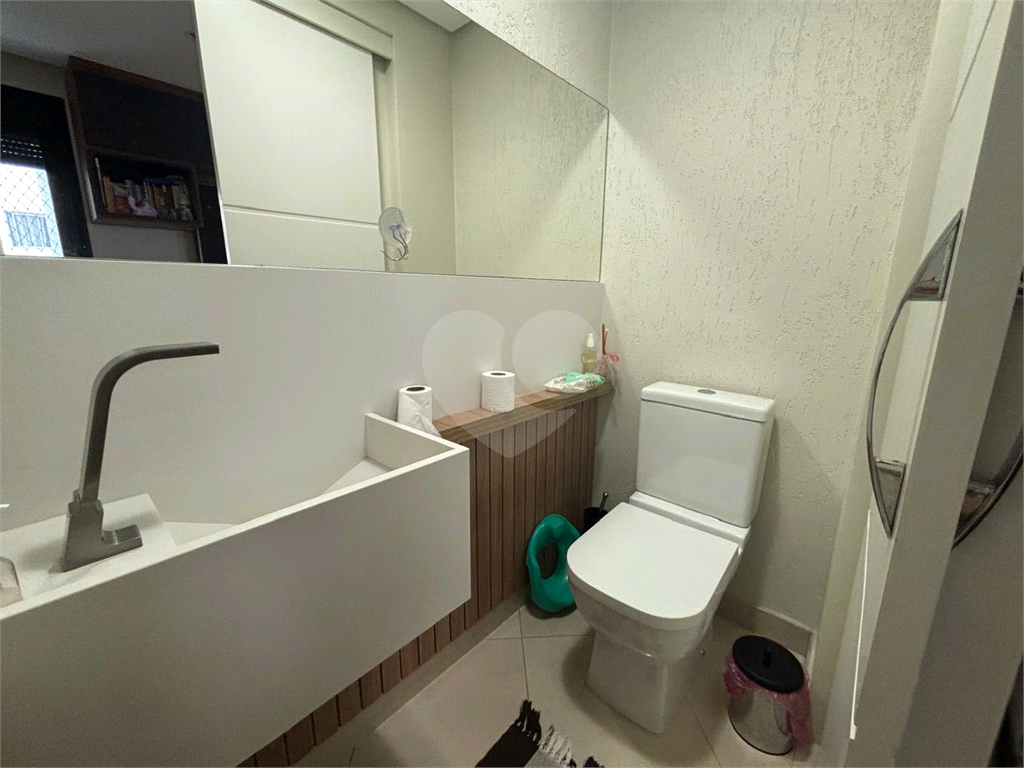  Amplo Apartamento todo reformado na Região de Santa Terezinha, com 143 metros de área útil,3 quarto