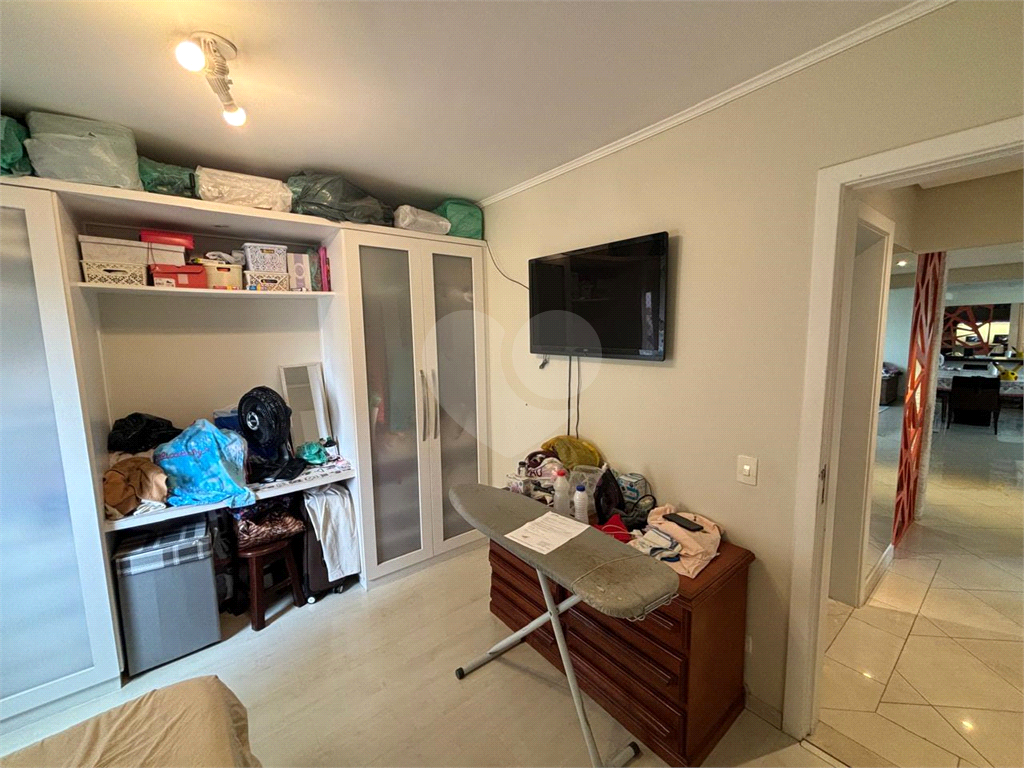  Amplo Apartamento todo reformado na Região de Santa Terezinha, com 143 metros de área útil,3 quarto