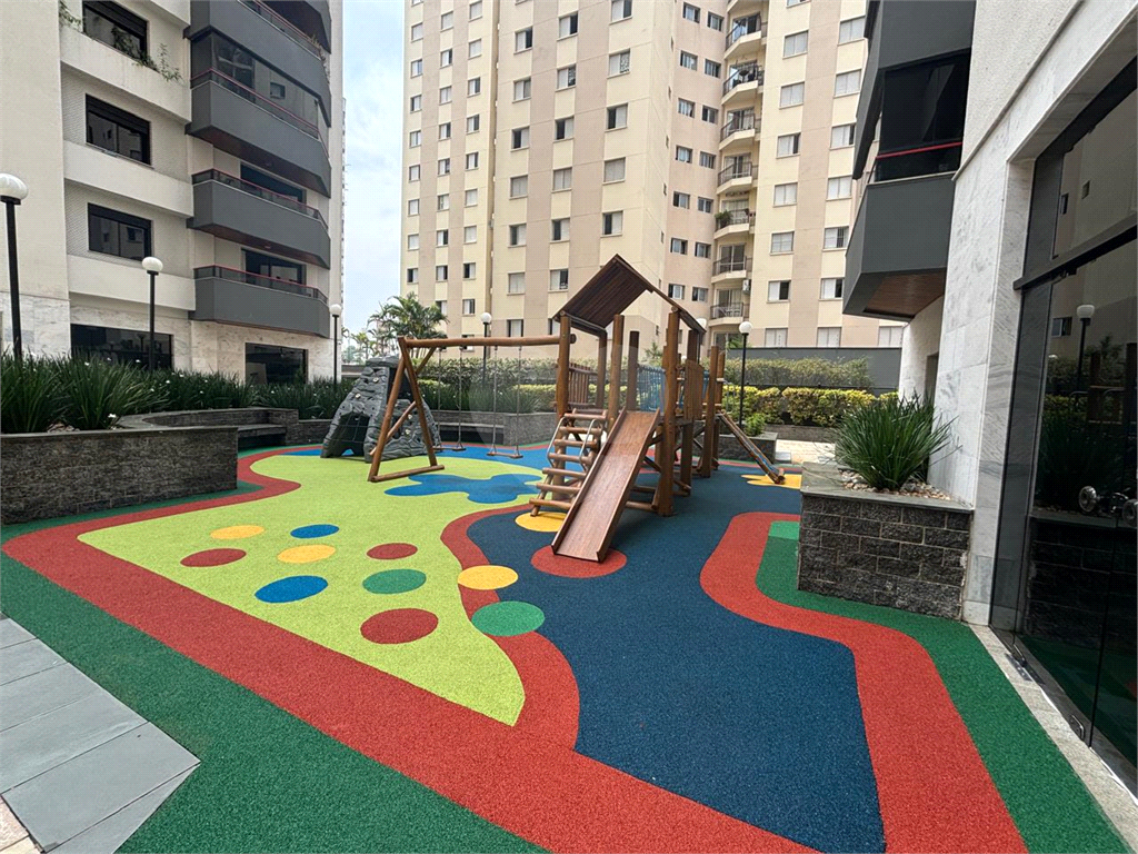  Amplo Apartamento todo reformado na Região de Santa Terezinha, com 143 metros de área útil,3 quarto