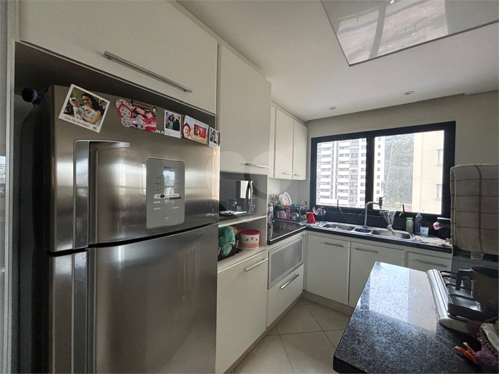  Amplo Apartamento todo reformado na Região de Santa Terezinha, com 143 metros de área útil,3 quarto