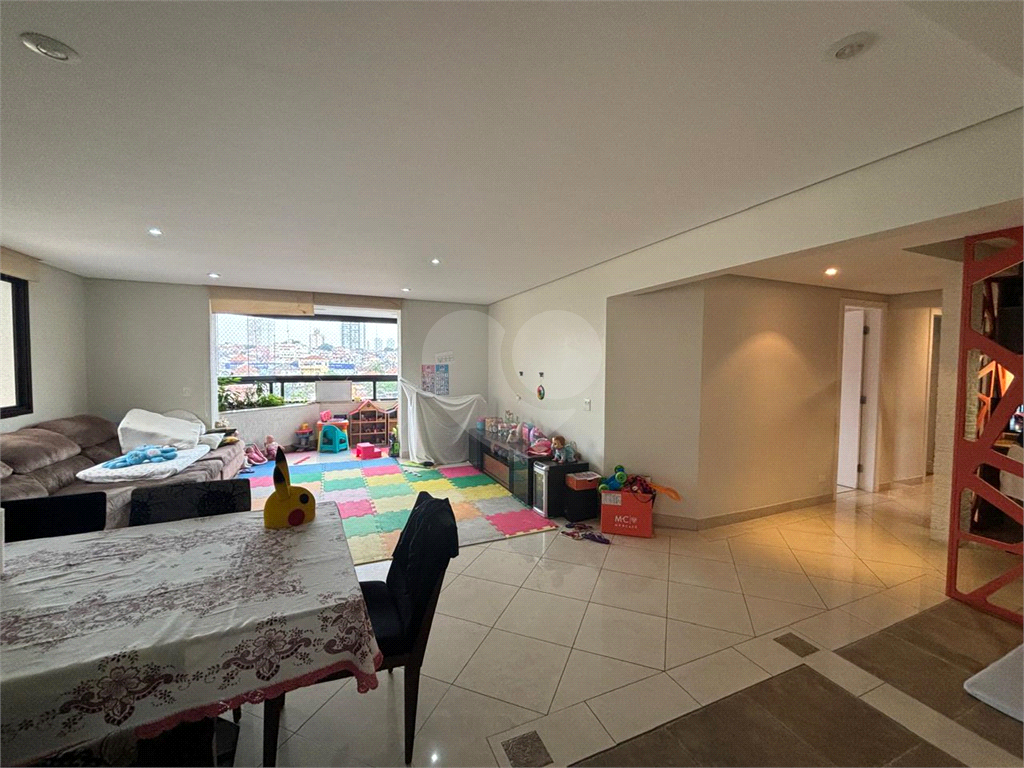  Amplo Apartamento todo reformado na Região de Santa Terezinha, com 143 metros de área útil,3 quarto