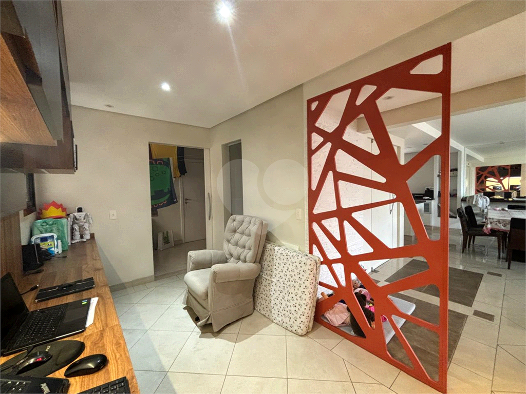  Amplo Apartamento todo reformado na Região de Santa Terezinha, com 143 metros de área útil,3 quarto